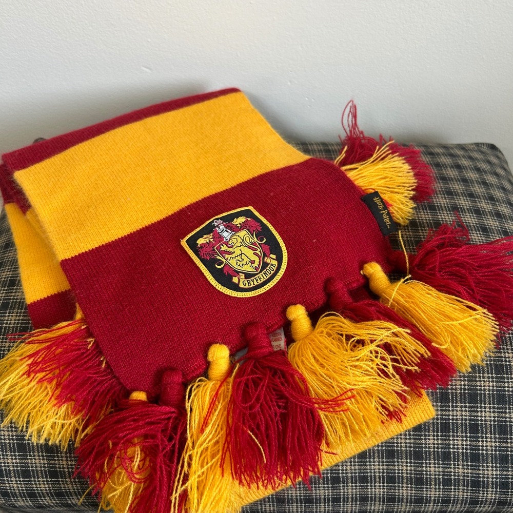 Marks & Spencer Harry Potter Scarf Gryffindor Size OS Burgundy Gold Tassel